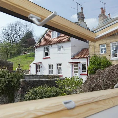 Дом отдыха 4 Bed In Robin Hoods Bay G0003 *