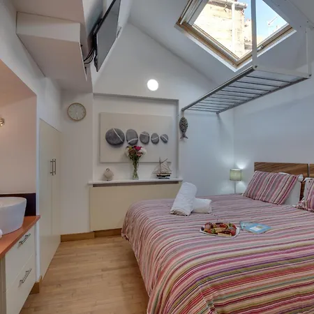 4 Bed In Robin Hoods Bay G0003 *