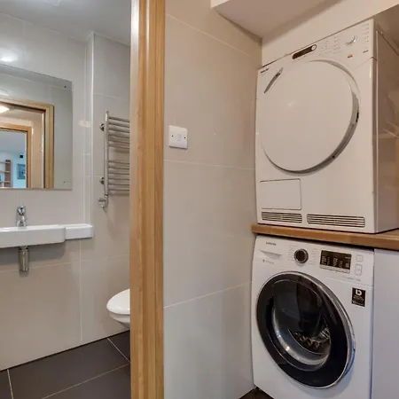 4 Bed In Robin Hoods Bay G0003 *