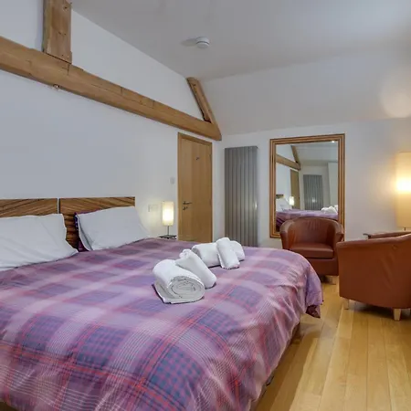4 Bed In Robin Hoods Bay G0003 *